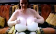 Very big boobs and very big bra! Amateur!