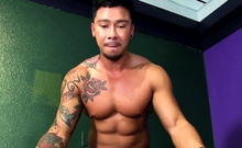 PETERFEVER Hunk Travis Yukarin Fucks Asian Holes At The Gym