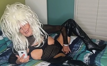 Sexy Amateur Mature Blonde Gives A Great Handjob At Cum